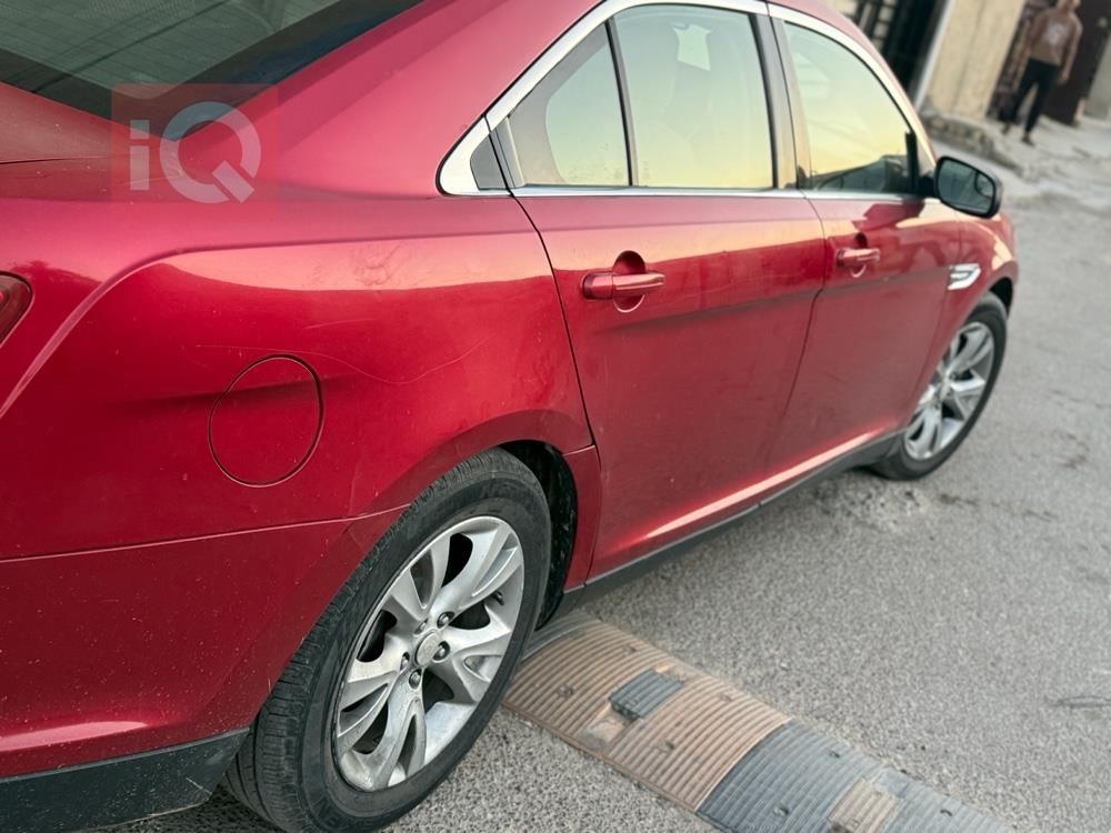 Ford Taurus